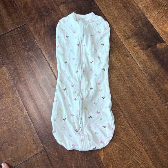 SwaddleMe Newborn Swaddle Girls White Bows Double Zipper Sleepsack - Picture 1 of 4
